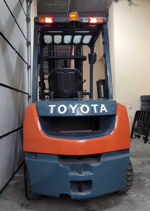 Навантажувач вилковий, дизельний 3 тонни
Toyota 02-8FDF30