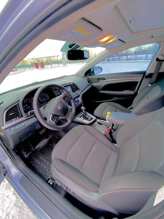 Продаю Elantra 2017