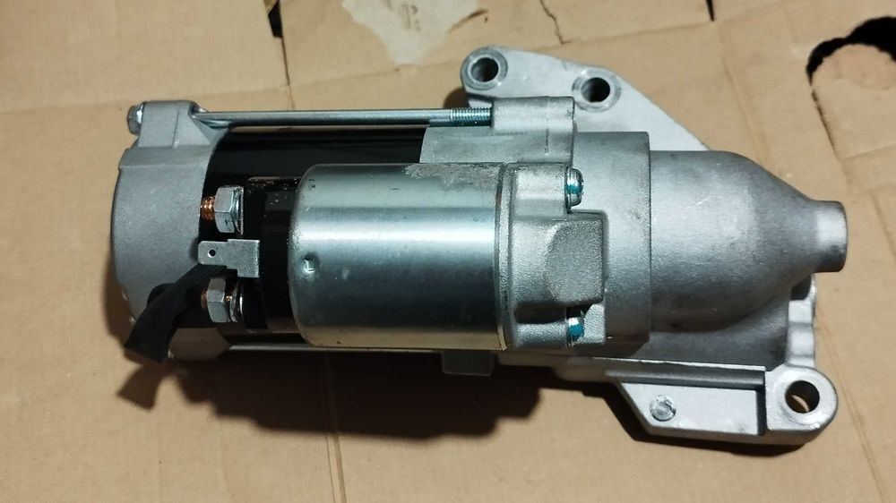 Motor de arranque completamente novo.