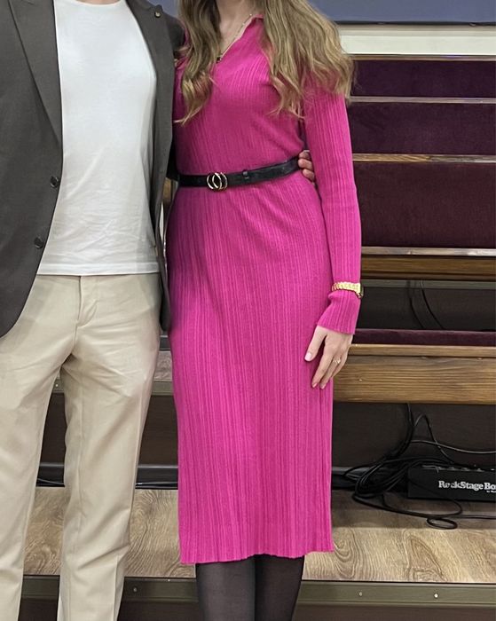 Продається плаття рожевого кольору