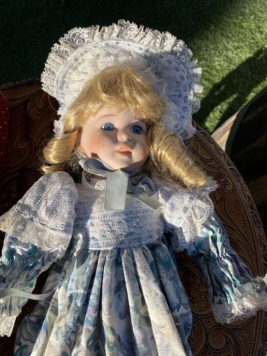 Bonecas porcelana em caixa