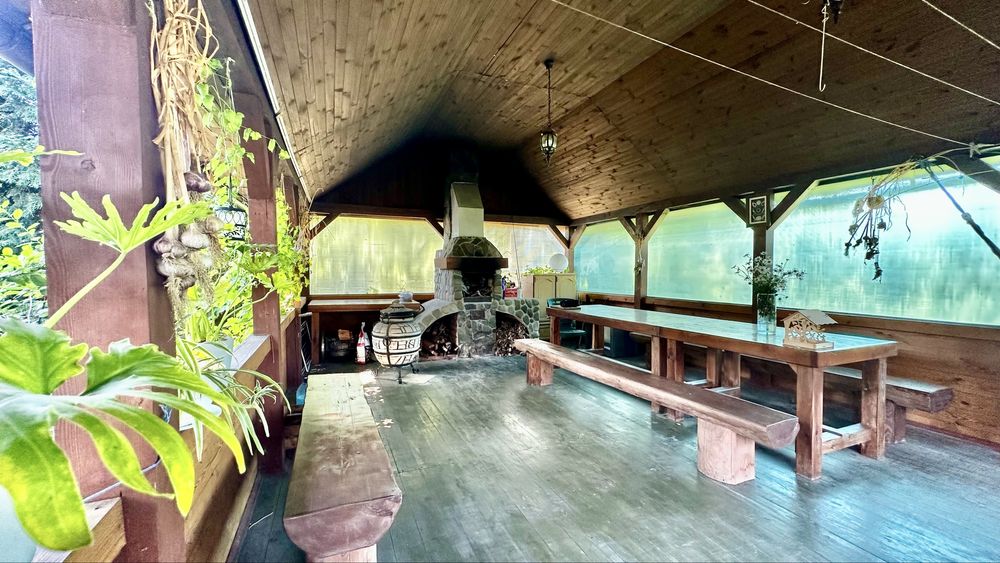 Продаж еко будинку з власним озером та соснами на території