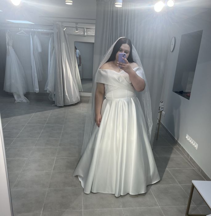 Продаж весільної сукні