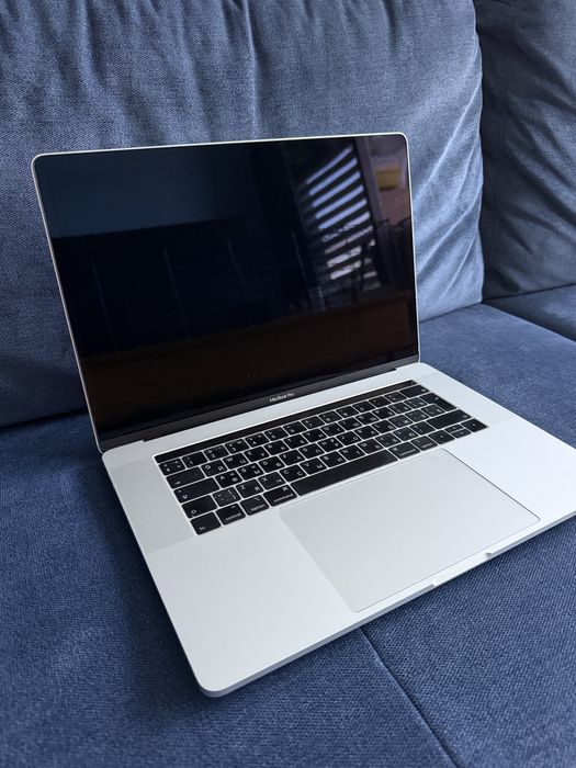 MacBook Pro 15” 2019 | Intel Core i7 | 16 GB RAM | 256 GB SSD