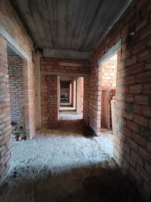 Продаж великої комерційної будівлі + земля приватизована, м. Дрогобич!