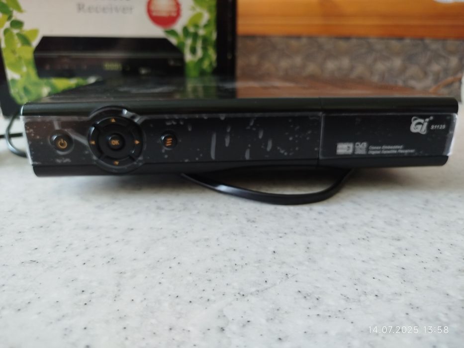 Тюнер спутниковый