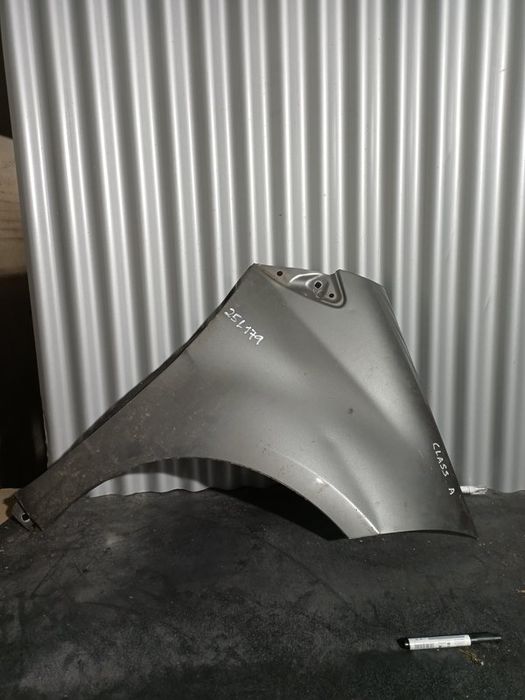Guarda Lamas Mercedes CLasse A W169 DIREITO  Cinzento