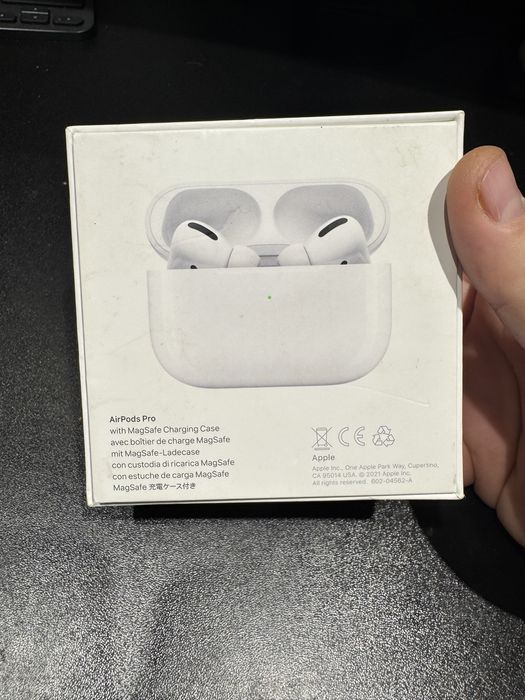 AirPods Pro (MagSafe Case) Оригінал | Кейс живий, вуха риплять