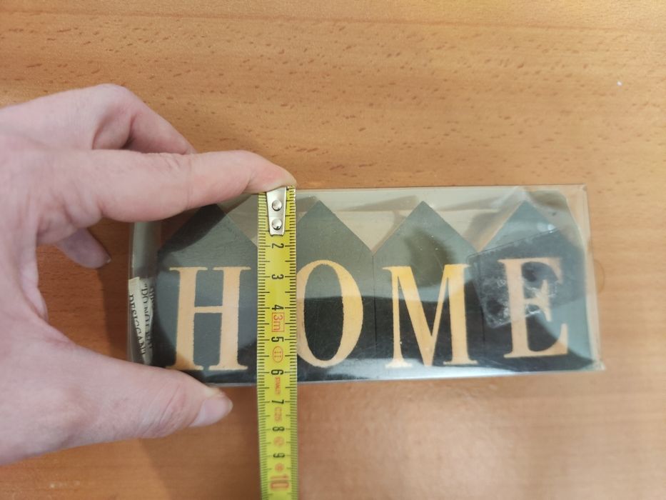 Drewniane domki z napisami HOME/LOVE