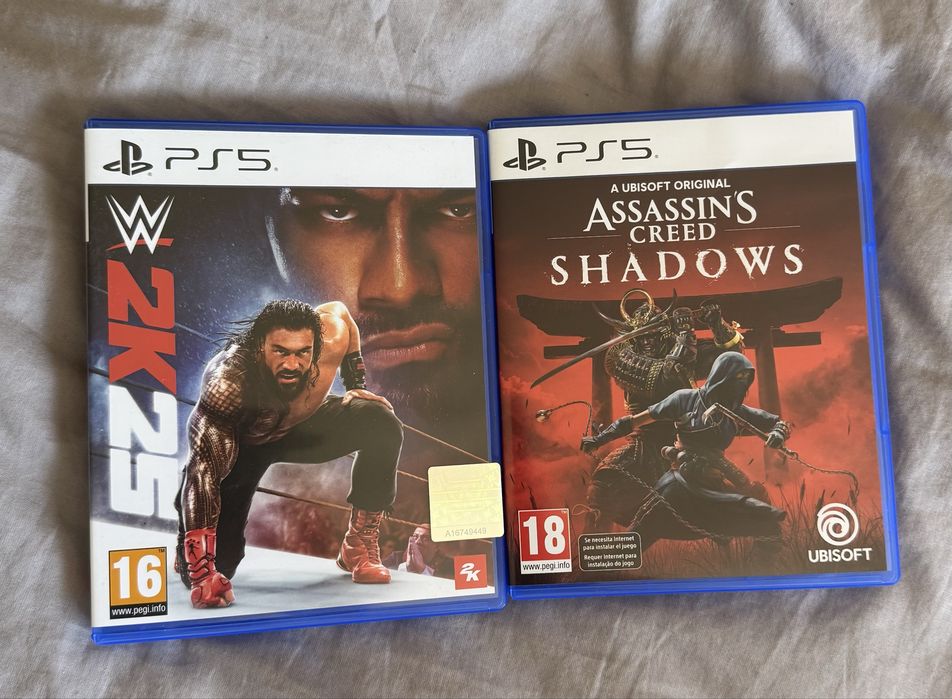 Playstation 5 slim 1tb, 2 comandos, suporte vertical, carregador e 2 jogos