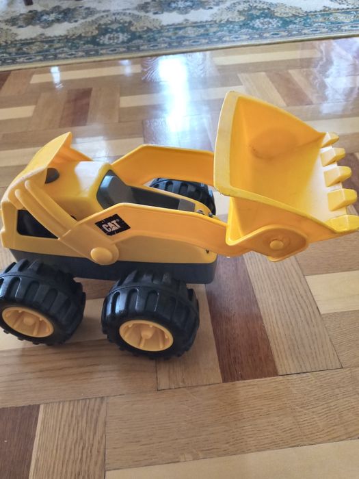 Дитячі іграшкові машинки