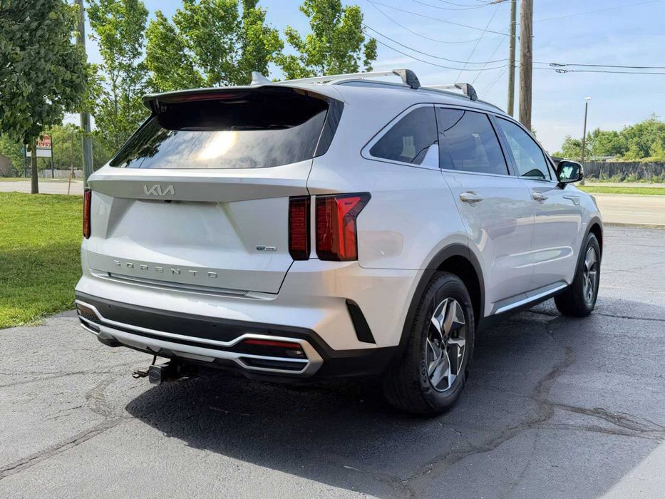 Kia Sorento Hybrid EX      2022