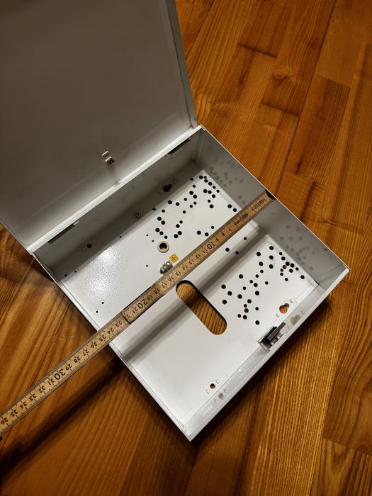 Obudowa metalowa uniwersalna