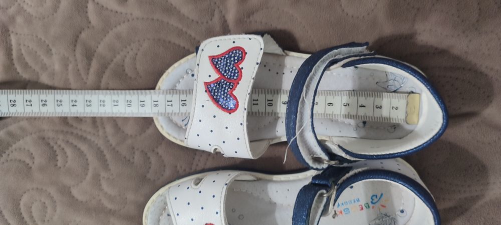 Босоніжки для дівчинки 6-7 років, розмір 28, устілка 17,5 см.