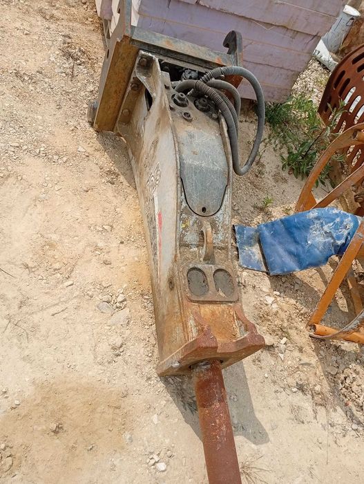 ESCAVADORA HITACHI 135 + ACESSORIOS