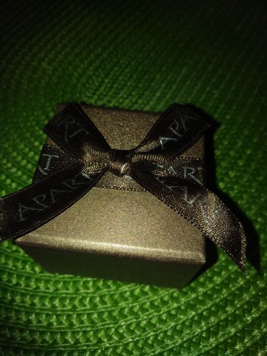 Srebrna przywieszka do bransoletkii.