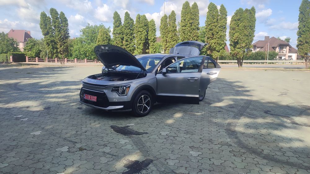 Kia Niro гібрид 2023 року