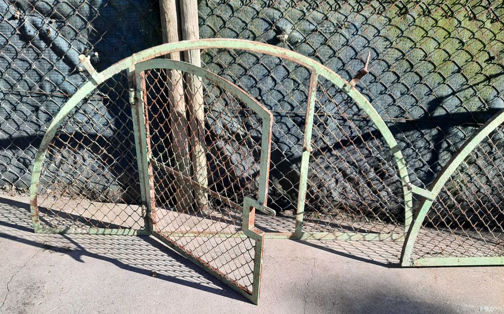 Grade de Proteção para Poço em Ferro com Portão + Tripé Antigo