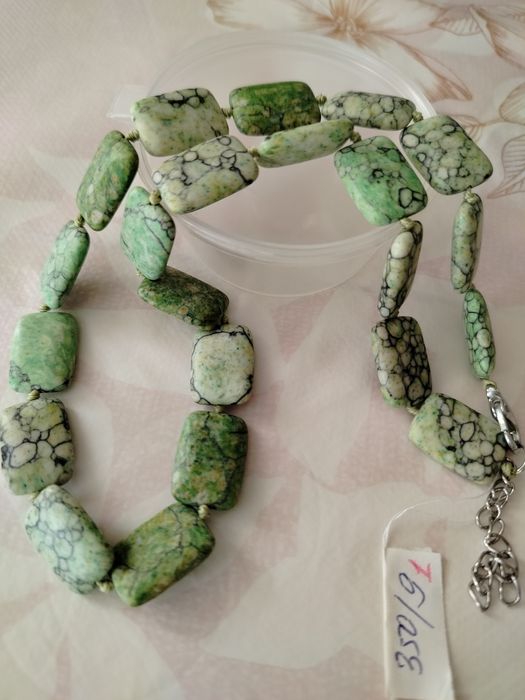 Намисто (бусы) з каменю змейовик.