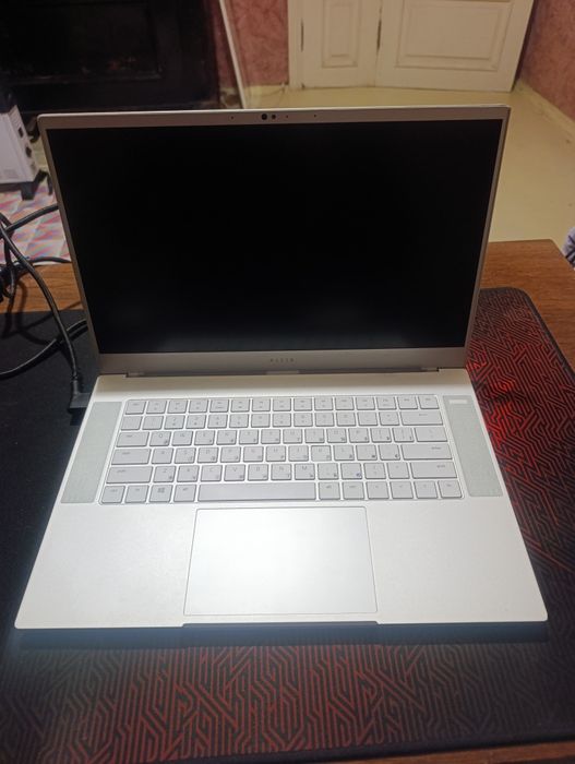 Razer Blade 15  Silver 144Hz i7 8750H 16GB SSD 512GB RTX 2060