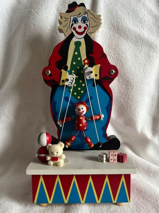 Игрушки музыкальные заводные винтаж Германия ( музыкальная шкатулка)