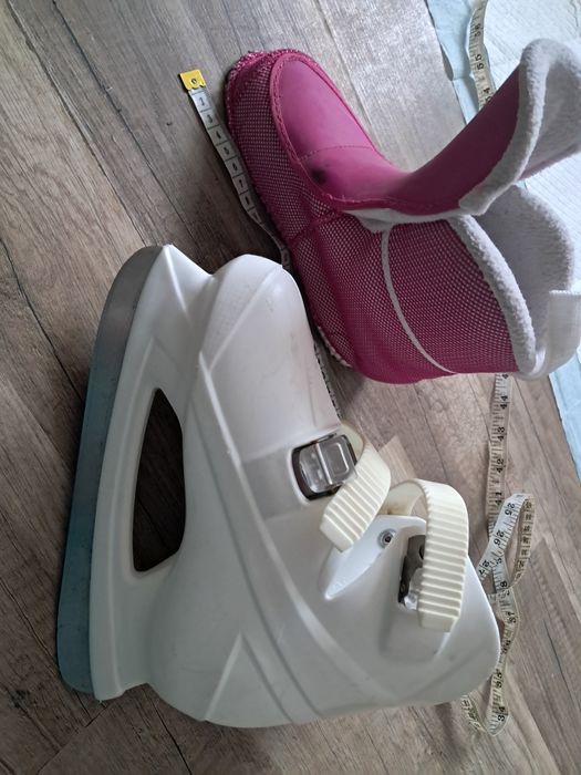 Sprzedam łyżwy r 33