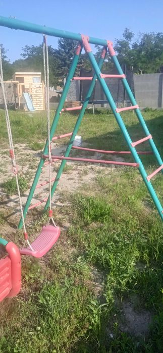 Huśtawka metalowa dla dzieci.