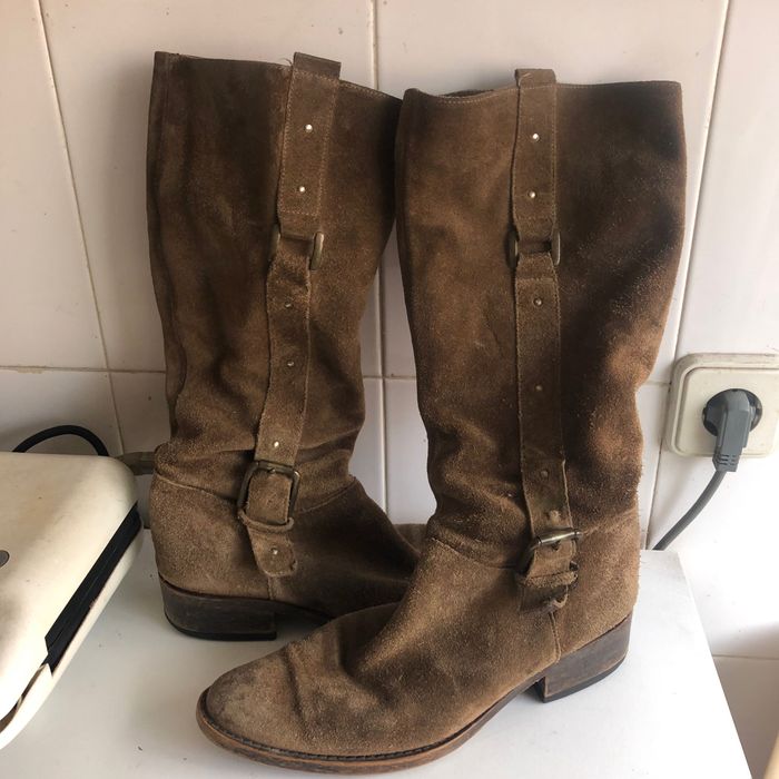 Botas em pele em bom estado