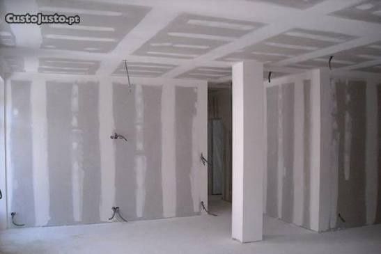 Pequenas obras e pinturas