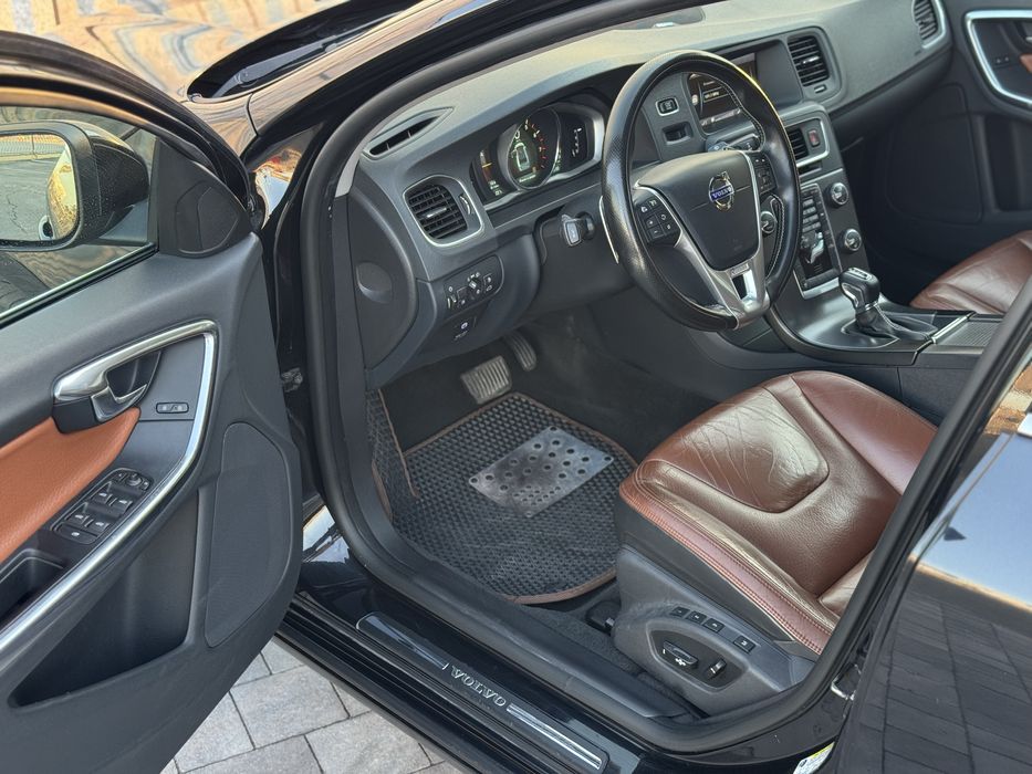 Volvo S60, 2011 року, 3.0 бензин, автомат, повний привід