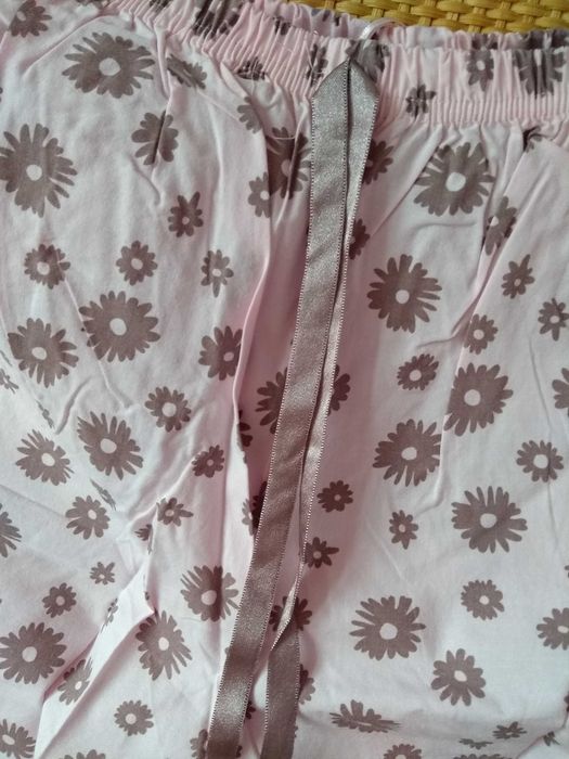 Spodnie od piżamy damskiej.