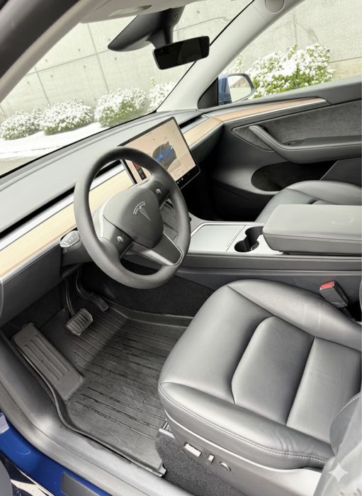 Tesla Y dual motor 2024