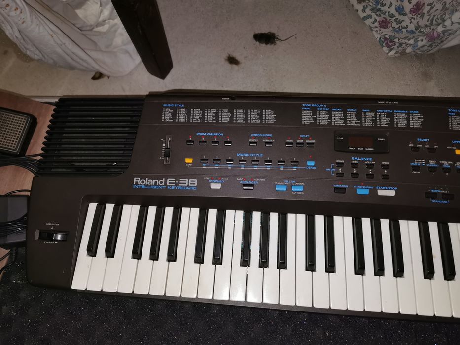 Teclado Roland E38