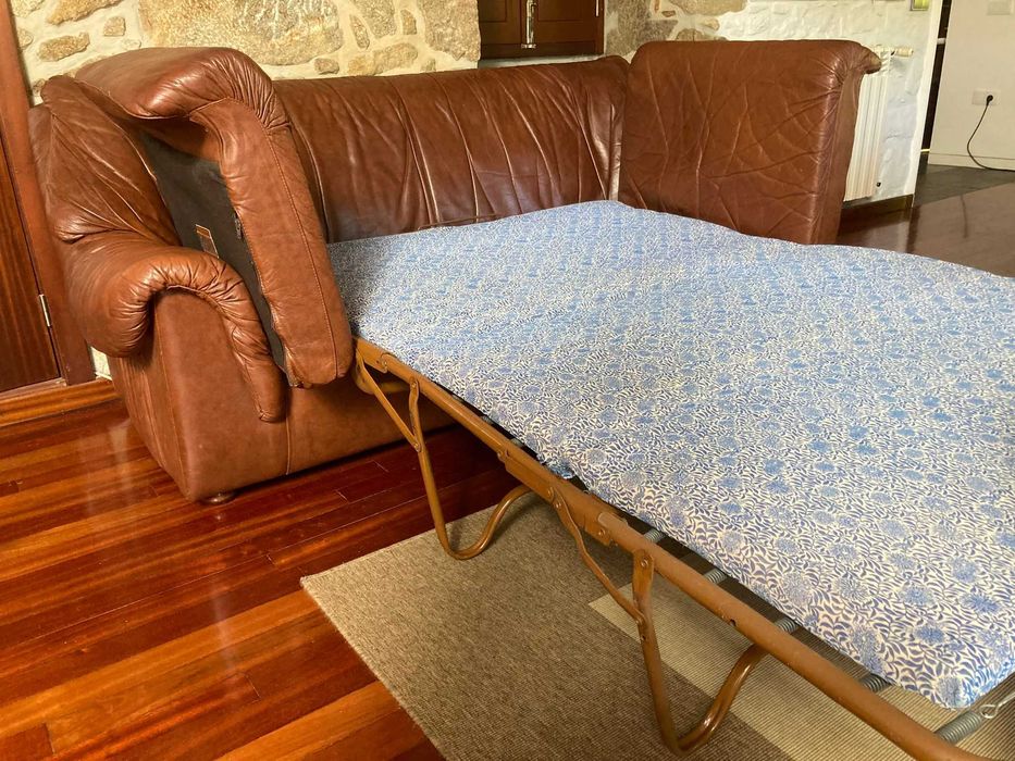 Conjunto de sofás - 2 individuais e 1 sofá-cama
