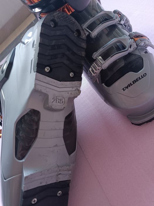 комплект чоботи лижні та лижі