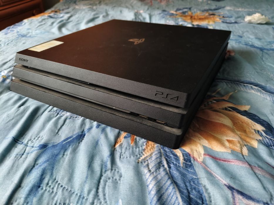 Ps 4 pro 1 TB CUH 7216B