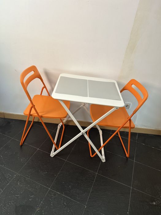 Conjunto 2 cadeiras + mesa
