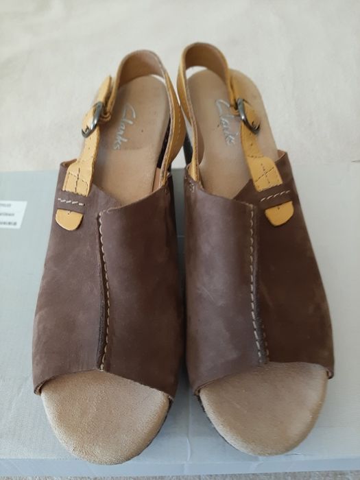 Sandały marki clarks na koturnie że skóry naturalnej roz.41