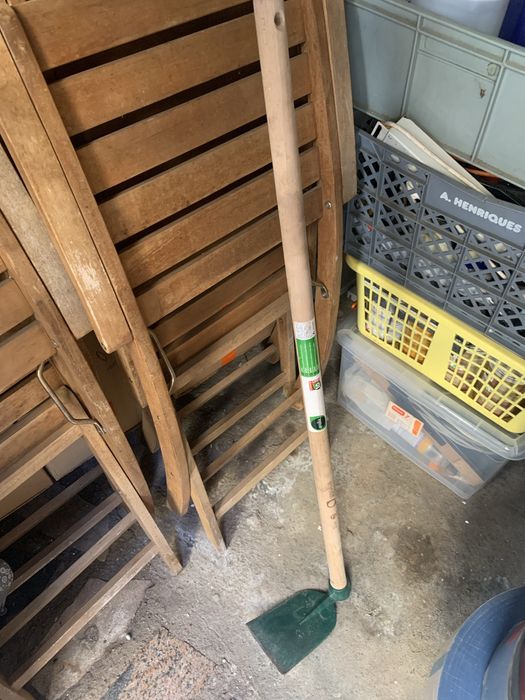 Sachola / enxada com cabo