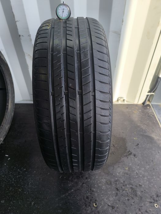 . Opona Bridgestone alenza 001 245/40/21 pojedynka