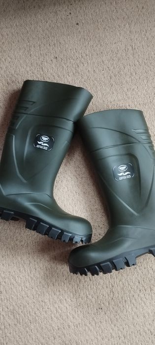 Чоботи різові , військові . Сапоги резиновые