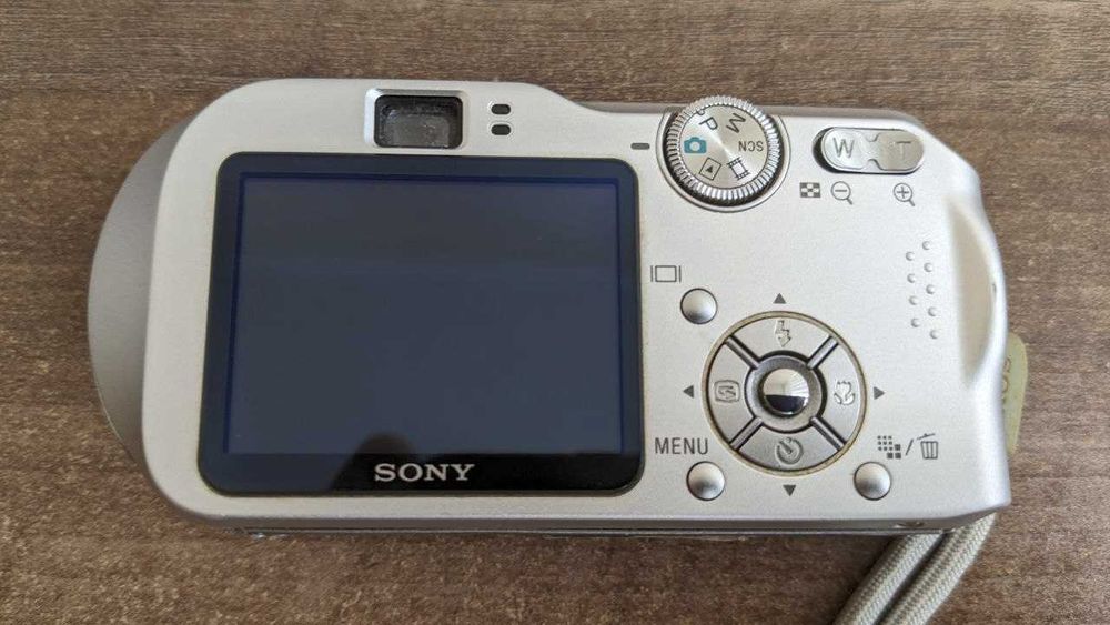 Фотоапарат Sony Cyber-shot DSC-P200
