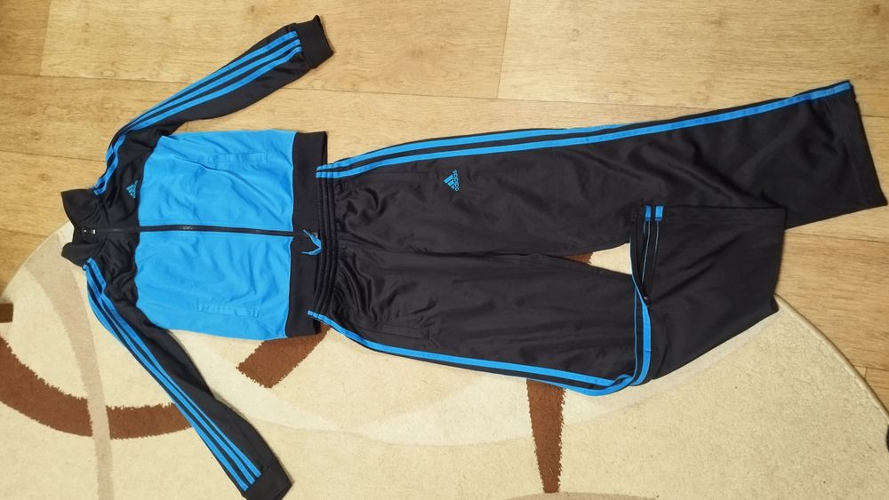 Продам спортивный костюм р. 140-160