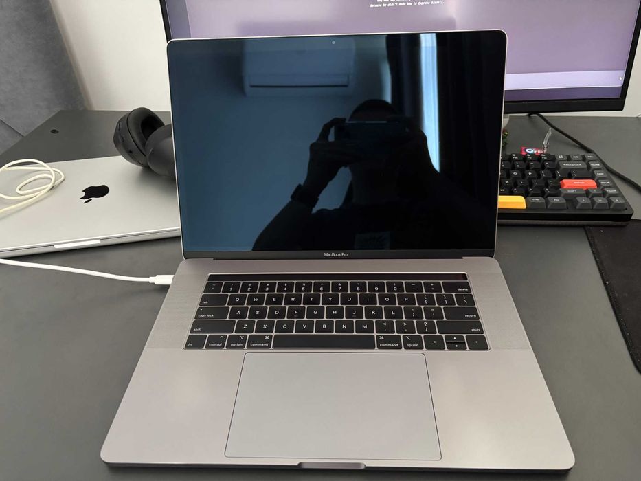 MacBook Pro 15 2019 I7 16gb