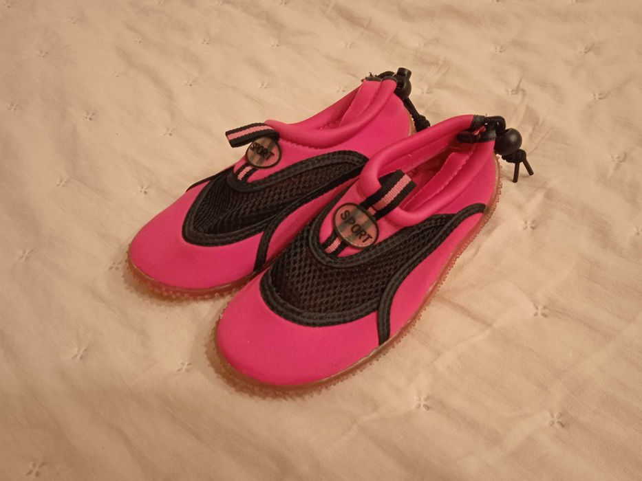 Buty dziewczęce do wody rozm. 32, dł. wkładki 20 cm