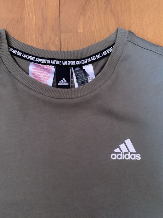 Футболка Adidas зелена жіноча
