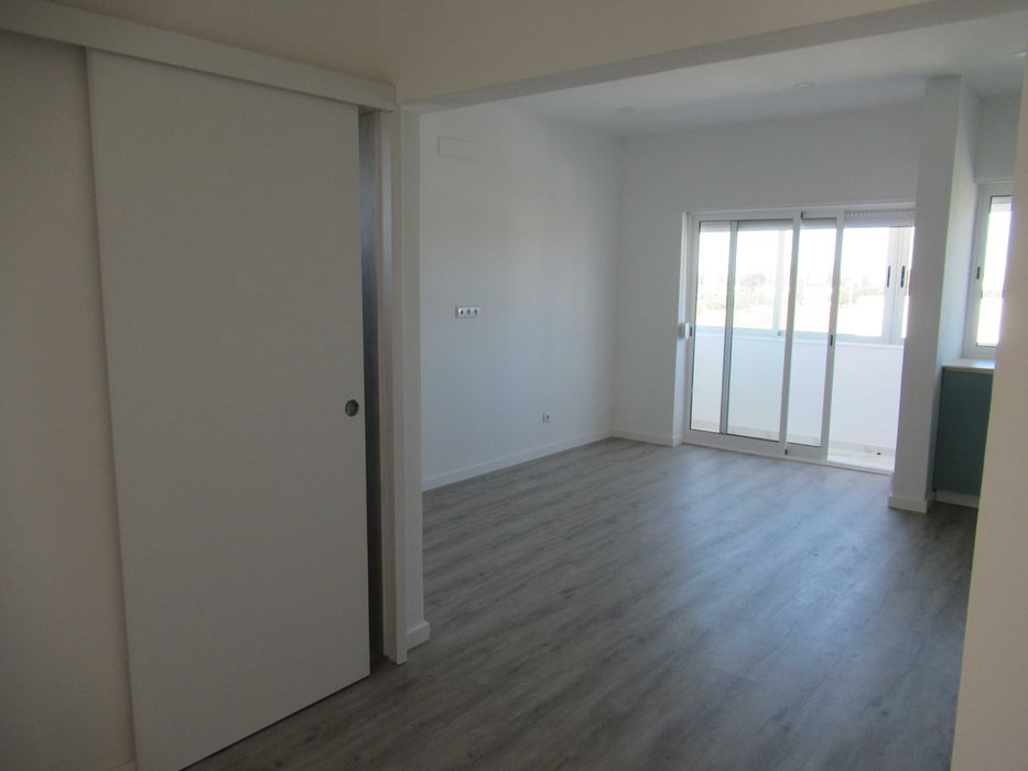 T1 Totalmente Remodelado e Equipado- Lavradio Barreiro