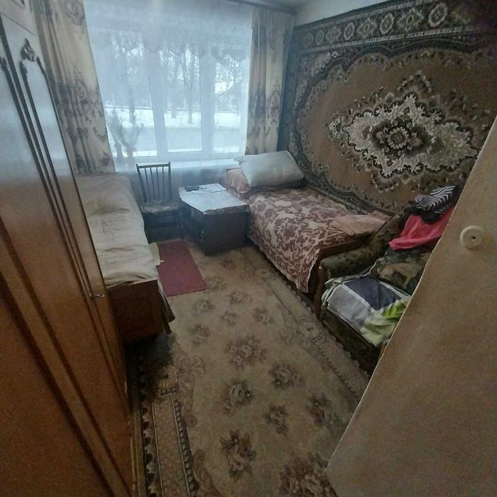 Продається секція 2 кімнати   під ремонт  р - н Черьомушки не кутова