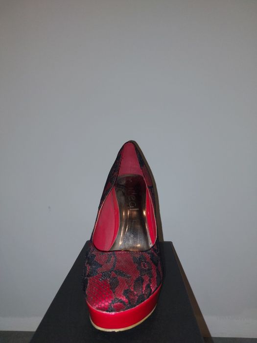 Buty na obcasie.