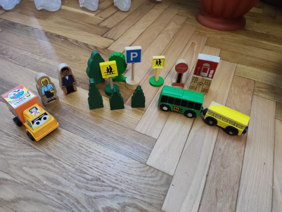 Дерев'яні  вагончики